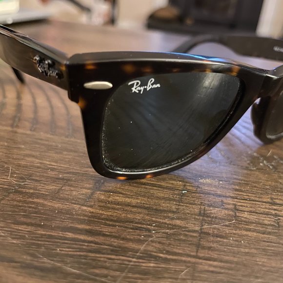 ! NWOT ! Authentic Ray-Ban Wayfarer Sunglasses - Picture 2 of 5